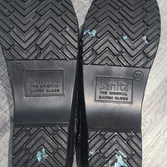 Silver Spiral Sanita/Dansko Clogs - Picture 4 of 5